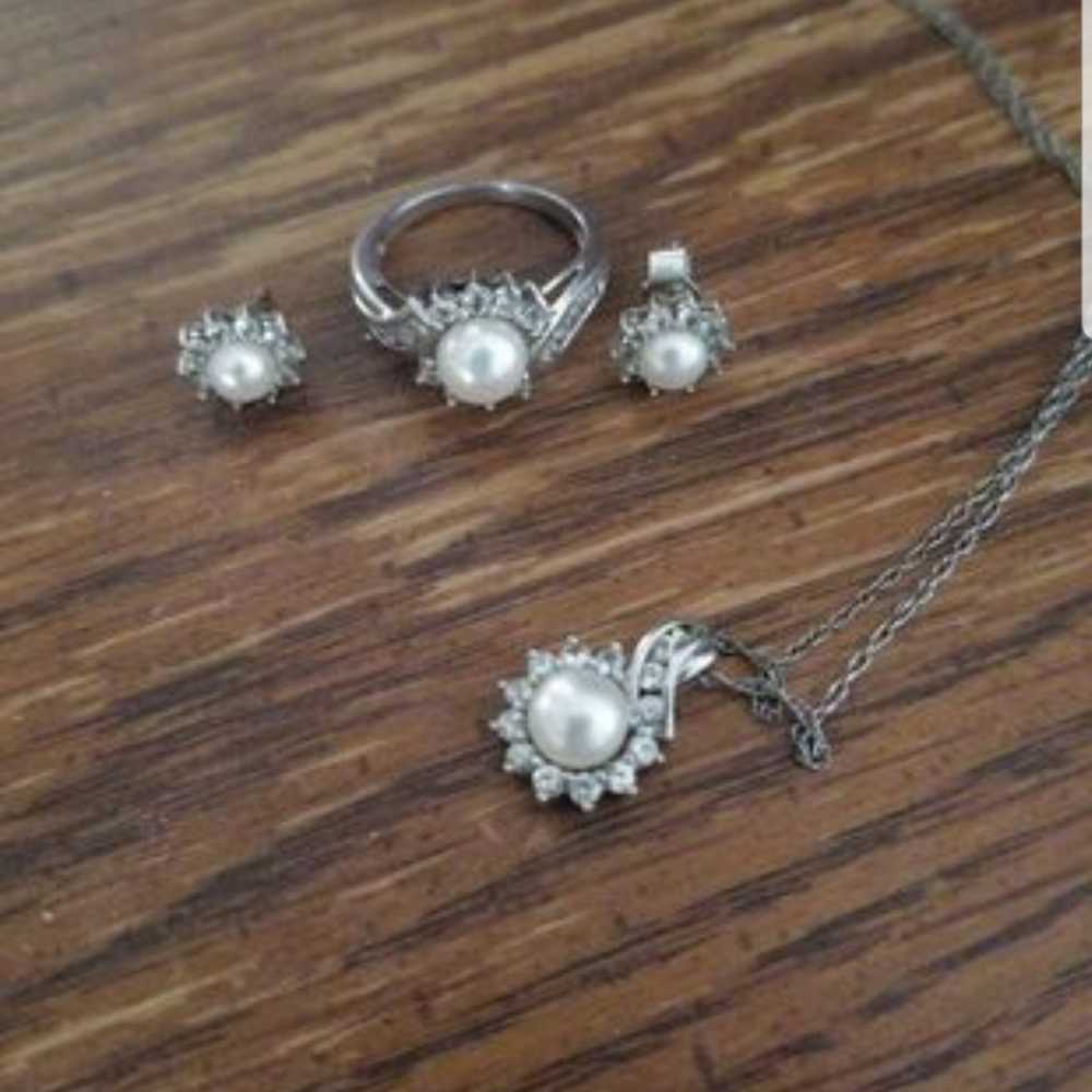 Michael Hill pearl/swarovski set